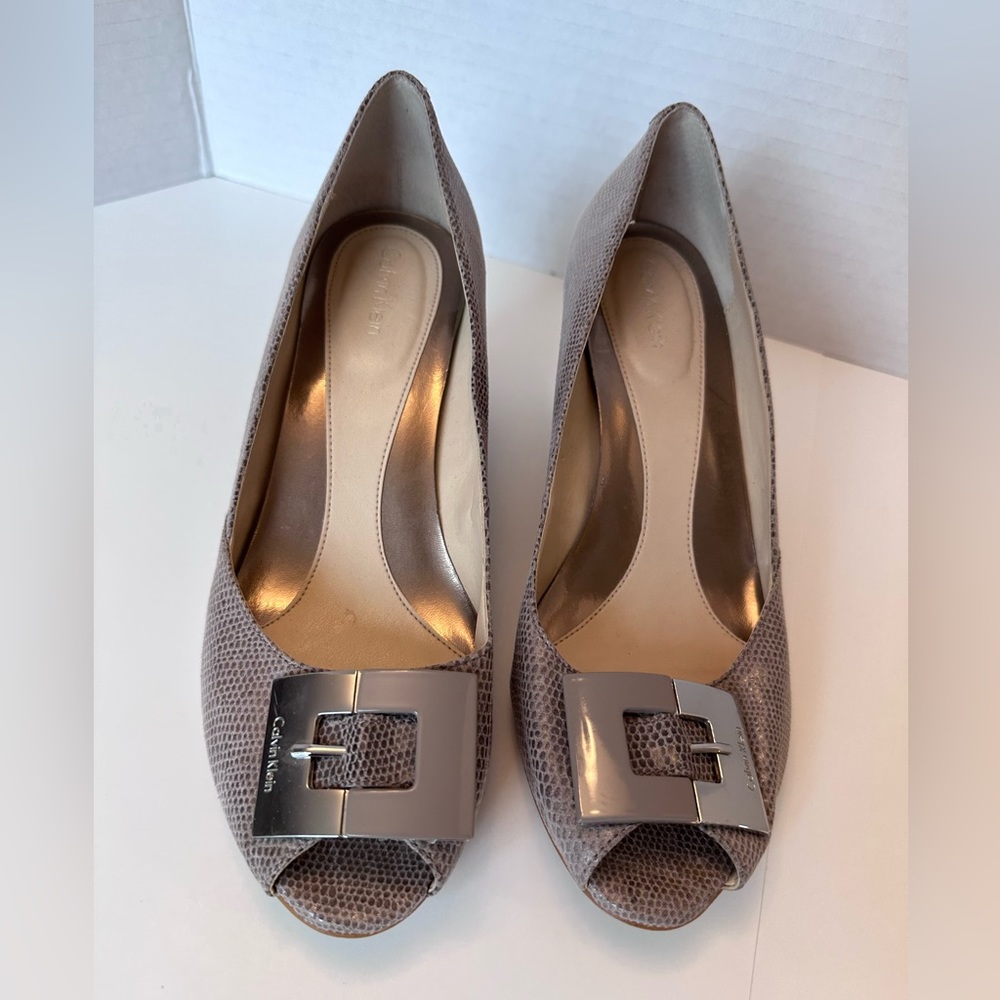 Calvin Klein leather pump